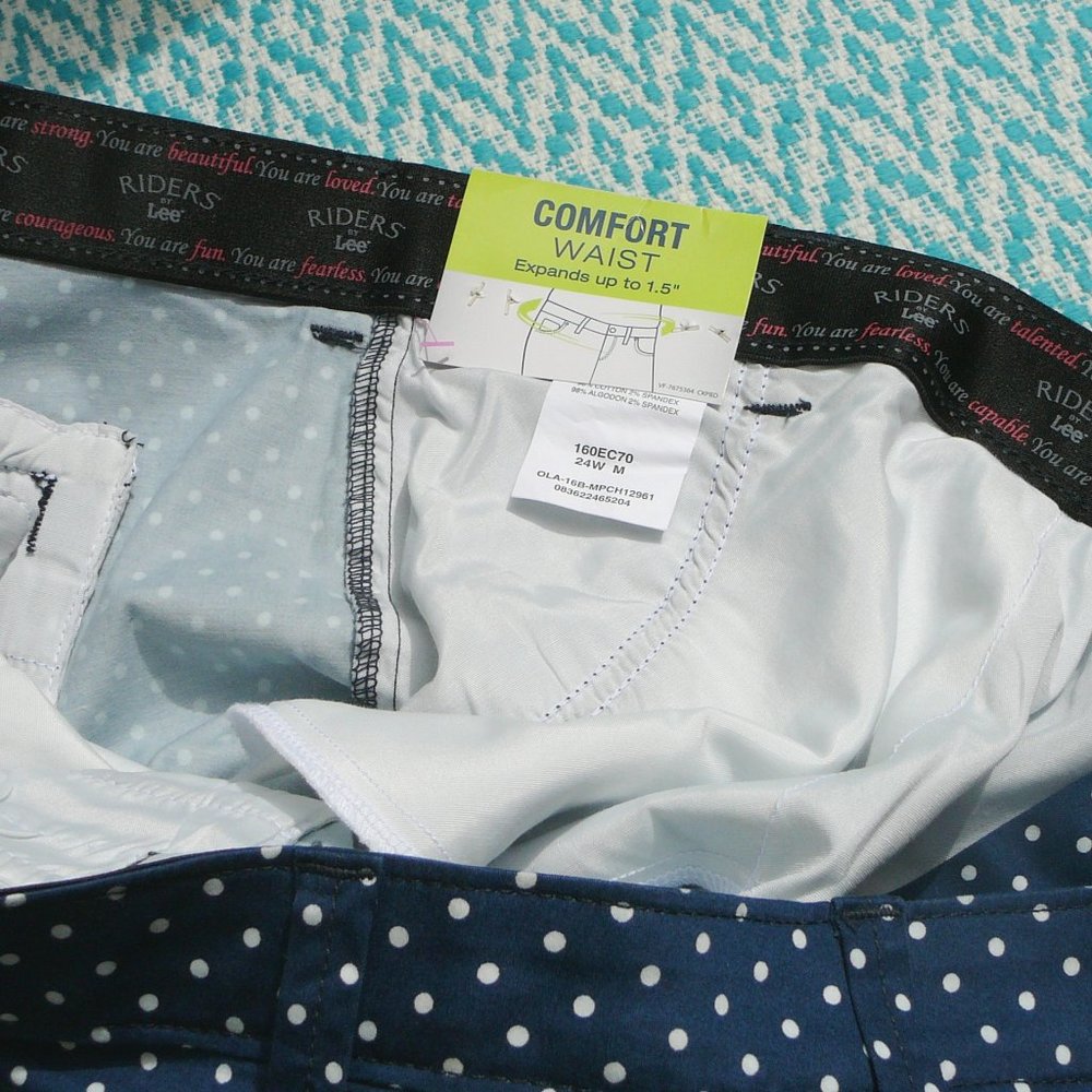 NWT Lee Riders Slimming Capri Crop Pants Plus 24W Blue White Polka Dot - Picture 9 of 10